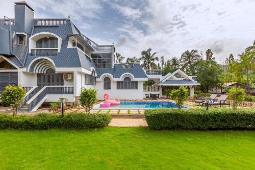 Grey Mosaics by StayVista Mountain view villa in Vasai with Pool Spacious lawn & Terrace — 4-Star Luxury Hotel in Mumbai, India