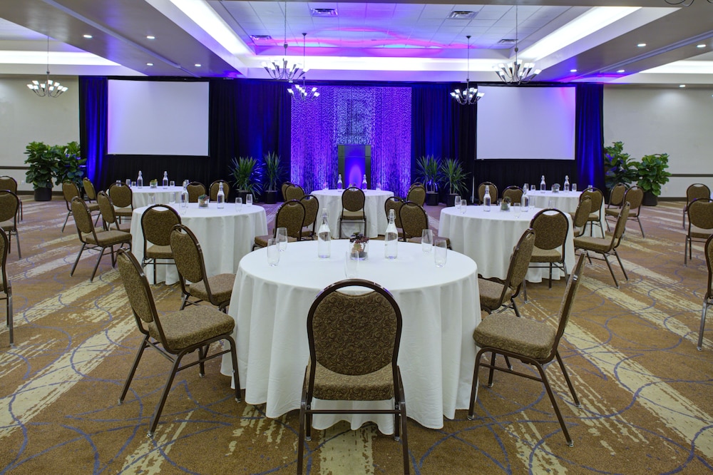 Embassy Suites by Hilton Phoenix Scottsdale - photo 60