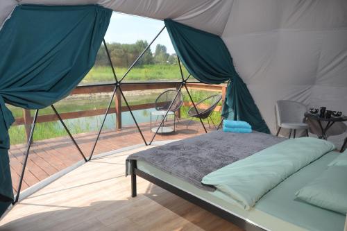 Глемпінг Zatuшшя - carbon neutral hotel in Berezovka