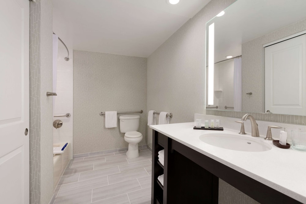 Embassy Suites by Hilton Irvine Orange County Airport - photo 44