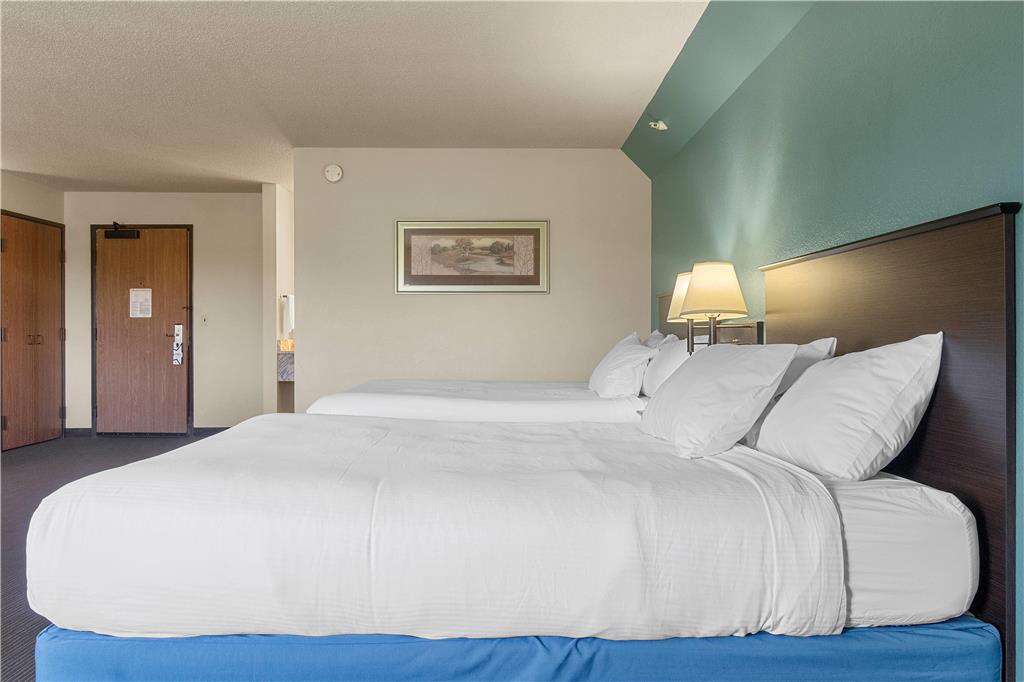 AmericInn by Wyndham Green Bay East - photo 33