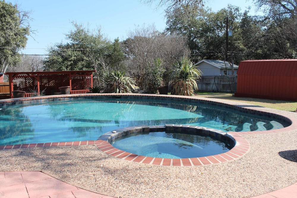 Casa Tortuga 10ppl w Pool — 4-Star Luxury Hotel in San Antonio, United States