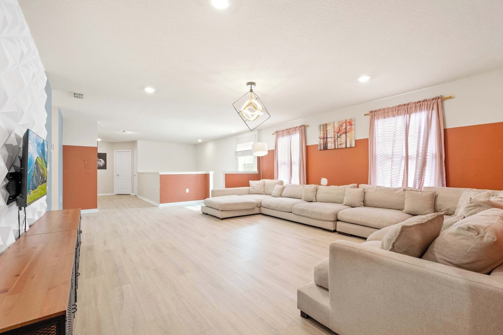 7BR Solterra Resort Newly Renovated Home w Pool - photo 16