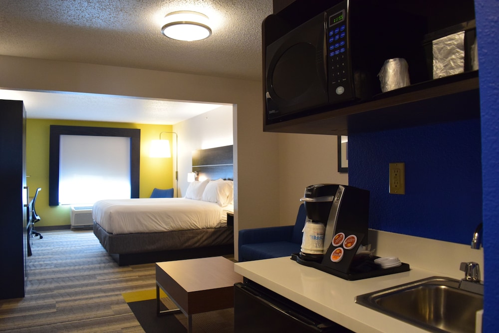 Holiday Inn Express Hotel & Suites Sparta by IHG - photo 12