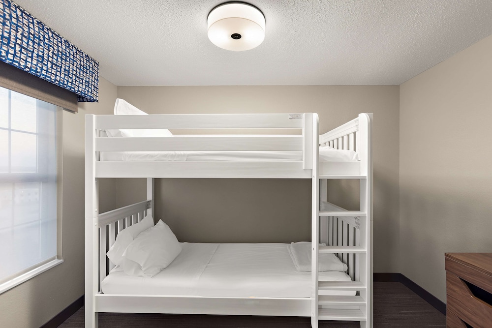 Hampton Inn & Suites by Hilton Petoskey - photo 12