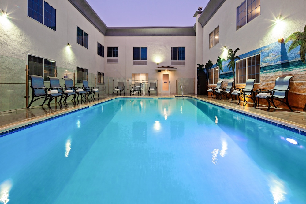 Holiday Inn Express Hotel & Suites Hollywood Walk of Fame by IHG - photo 51