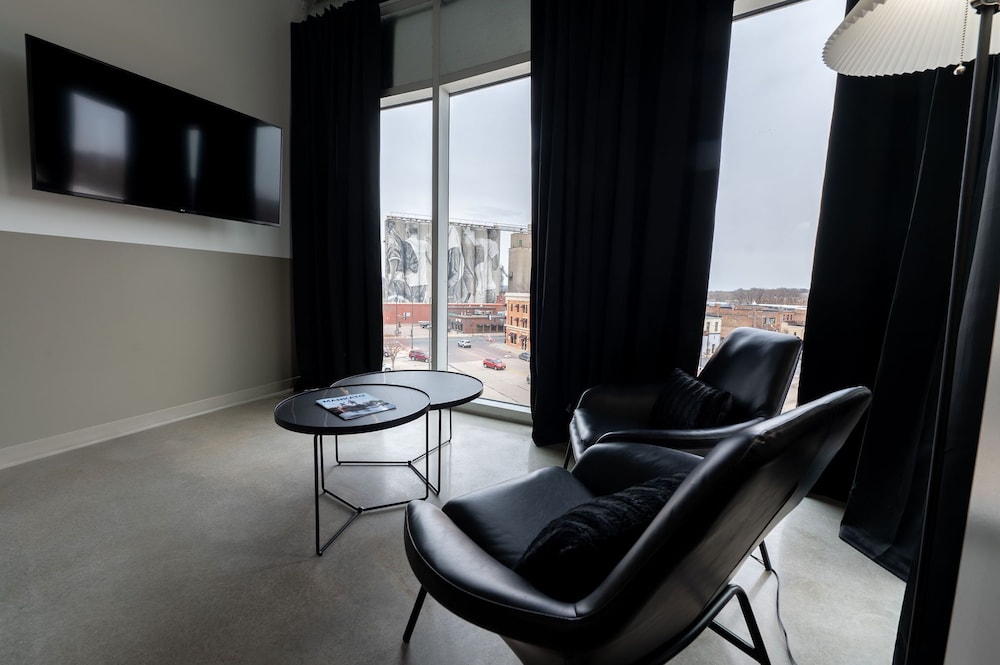 Arch and Cable Hotel - photo 15