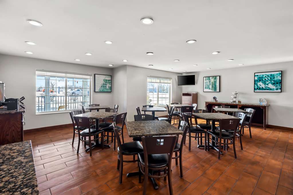 Best Western Fort Wayne Inn & Suites North - photo 42