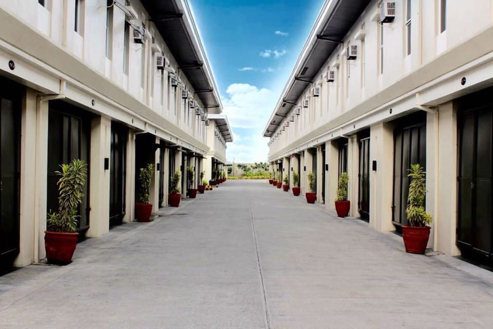 Mystique Lane Drive In Hotel — hotel in Bacolor