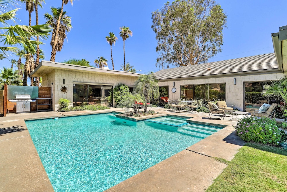 Pool Grill and Game Room Bermuda Dunes Oasis in Bermuda Dunes, United States