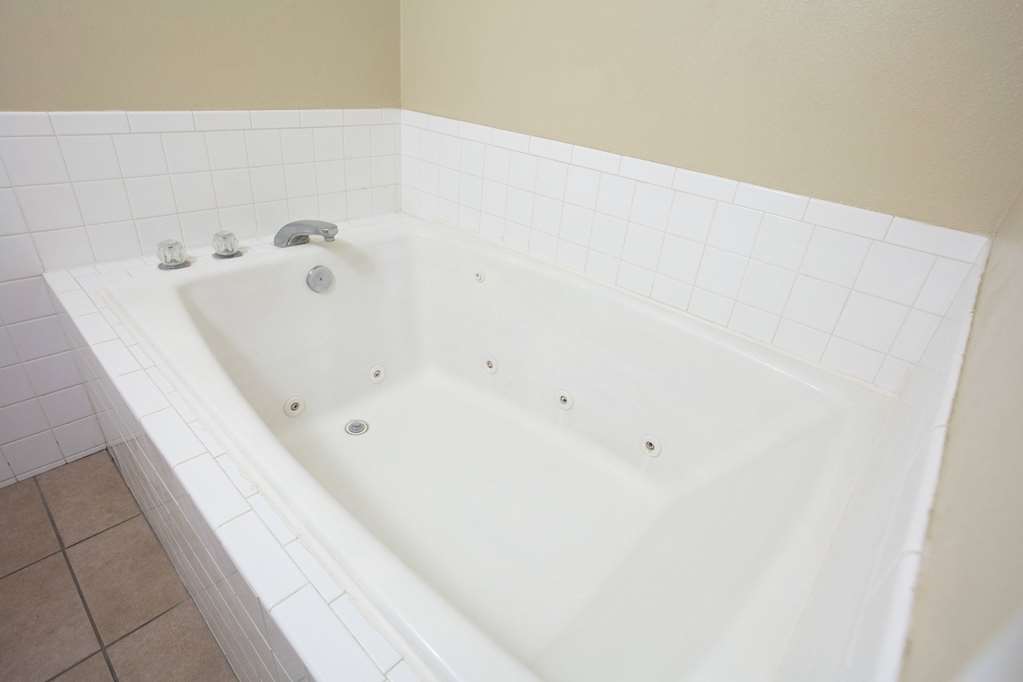 Ramada by Wyndham Odessa Near University of Texas Permian - photo 11