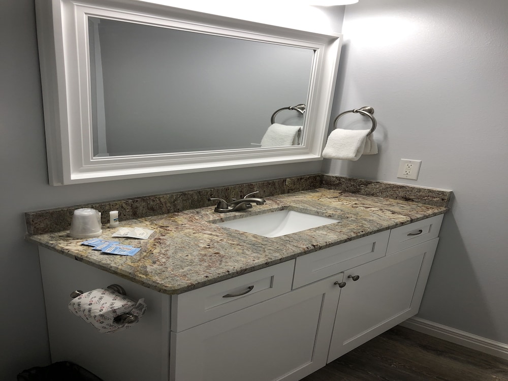 Beachgate CondoSuites & Motel - photo 100
