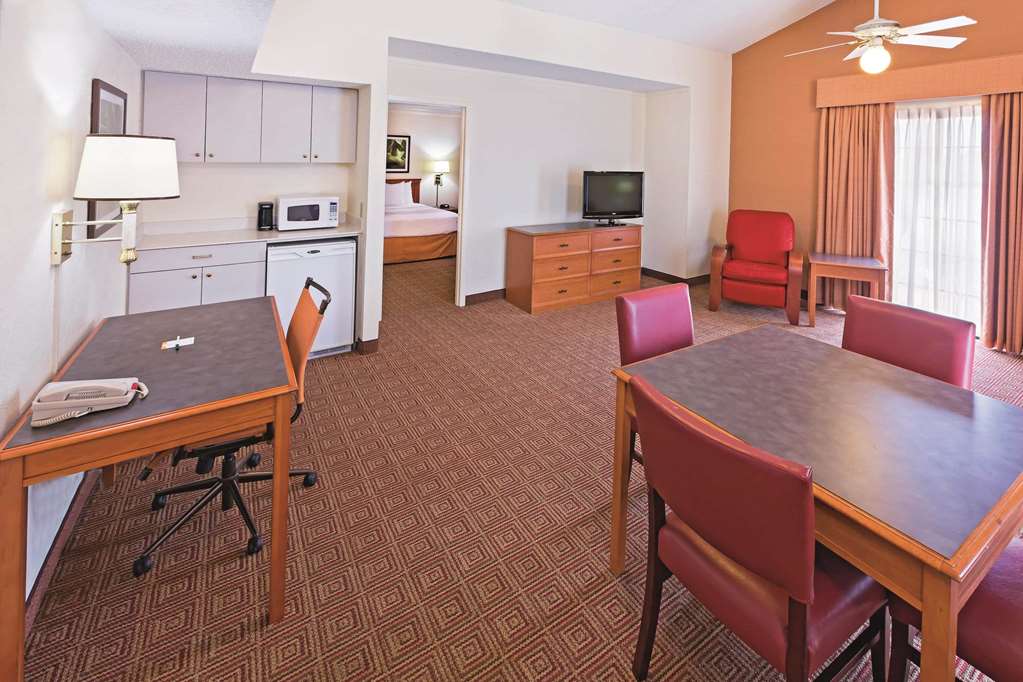 La Quinta Inn by Wyndham San Antonio Lackland - photo 20