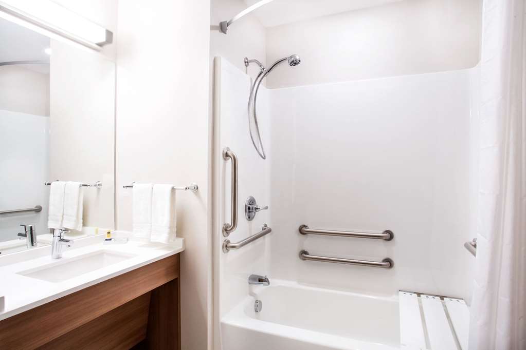 Microtel by Wyndham Vernal Naples - photo 7