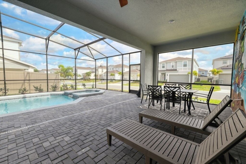 8 Bed Themed Windsor Island Resort Holiday Home 8 Bedroom Home by Redawning - photo 39