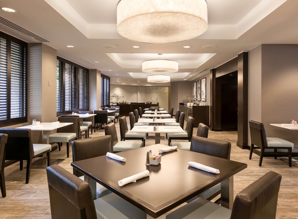 DoubleTree by Hilton Hotel & Suites Houston by the Galleria - photo 44