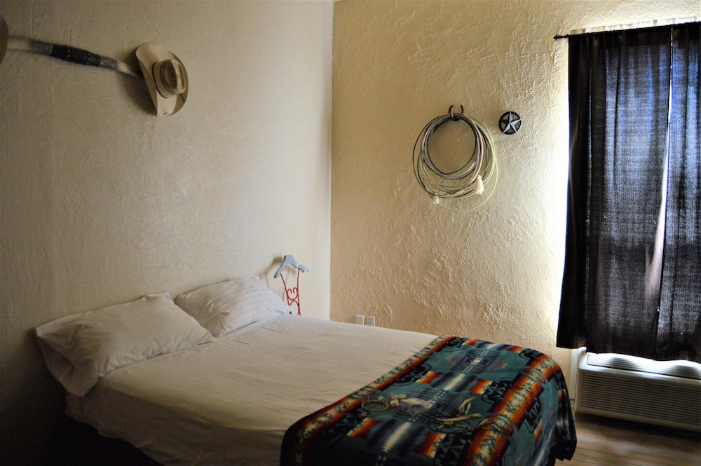 Holly Inn Suites - photo 11