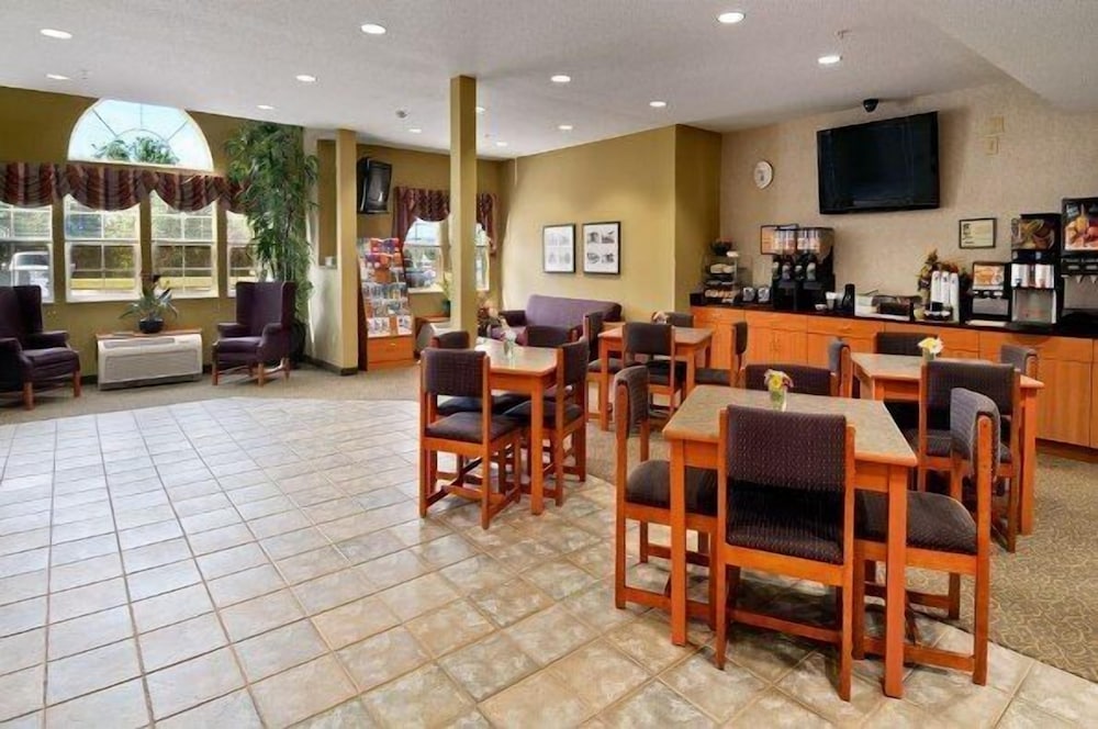 Stay Beyond Inn & Suites - photo 17