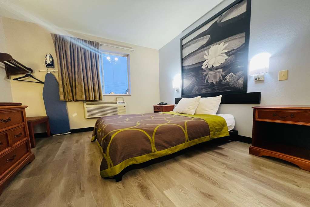 Super 8 by Wyndham Pittsburgh Monroeville - photo 43