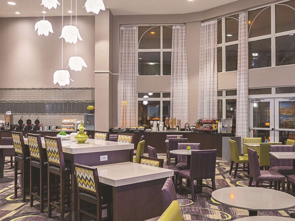La Quinta Inn & Suites by Wyndham Flagstaff - photo 46