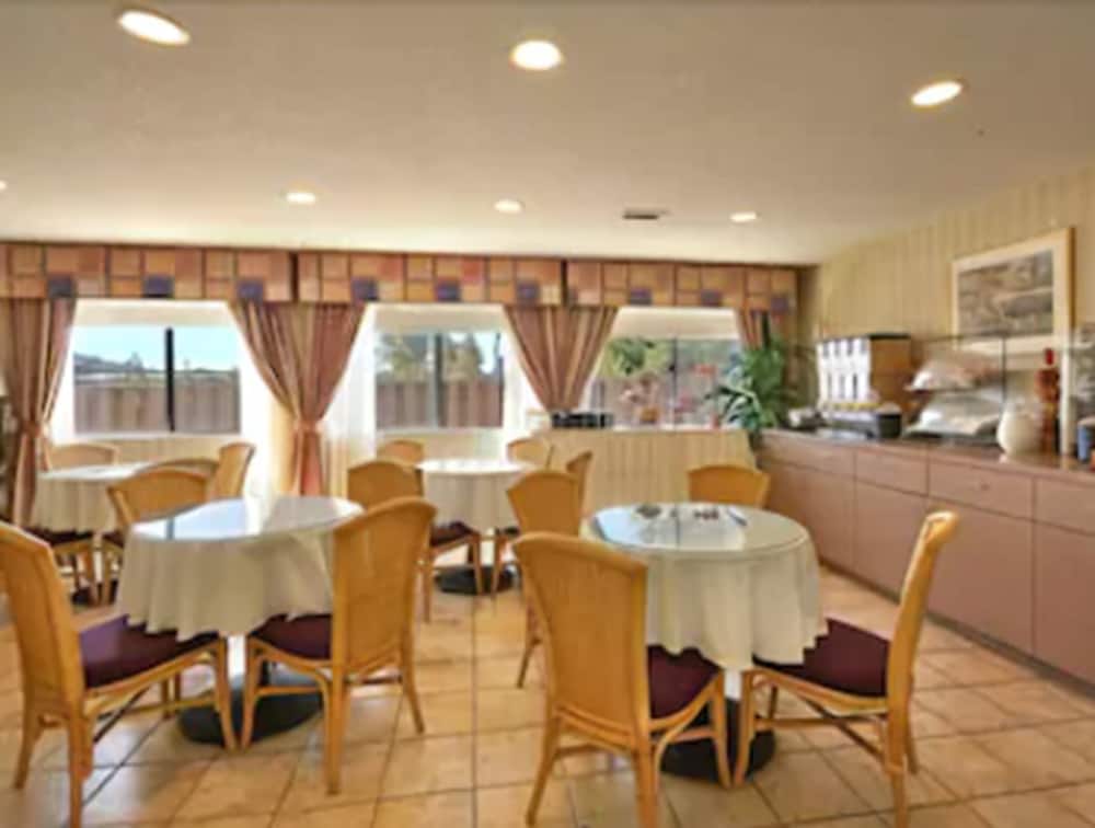 Days Inn by Wyndham San Marcos - photo 22