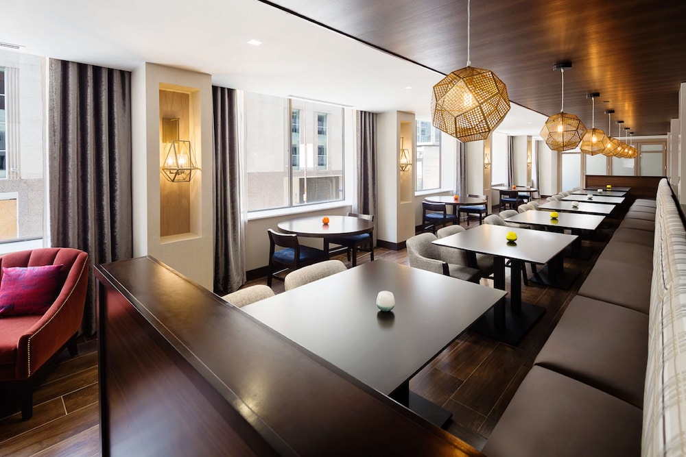 Hampton Inn & Suites Dallas Downtown - photo 65