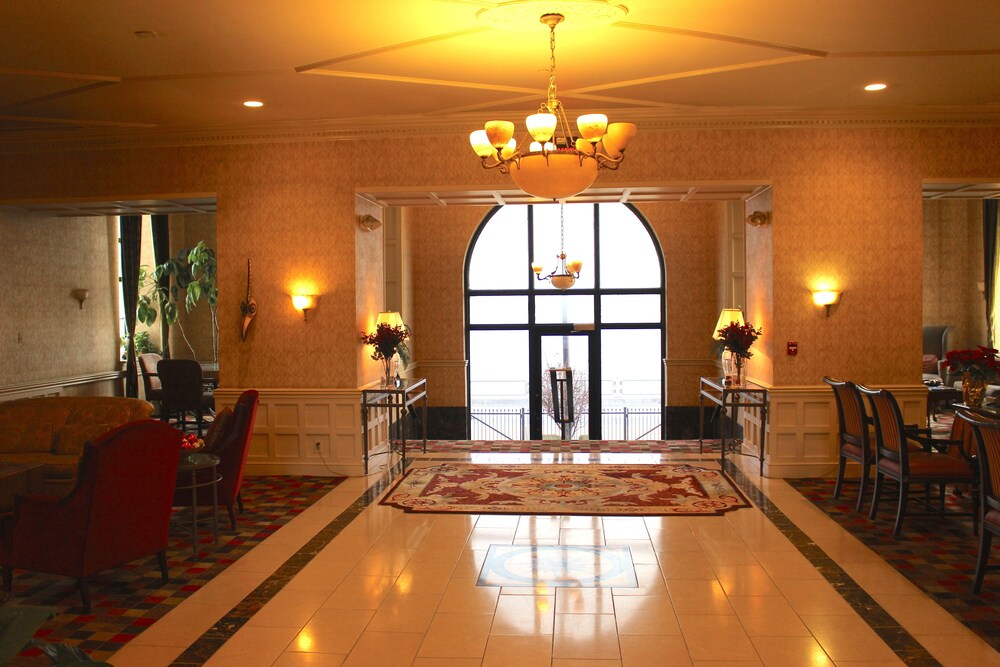 Roberts Riverwalk Urban Resort Hotel - photo 4