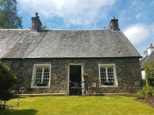 Historic cottage next to loch lomond Luss — 4-Star Luxury Hotel in Alexandria, United Kingdom