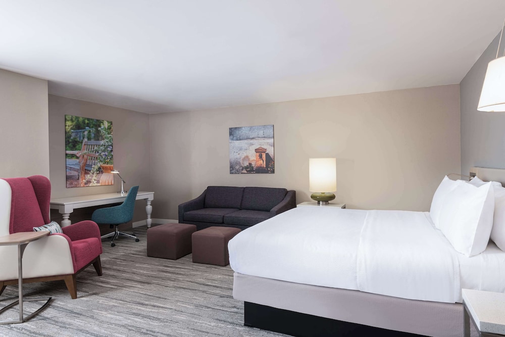 Hilton Garden Inn St. Charles - photo 10