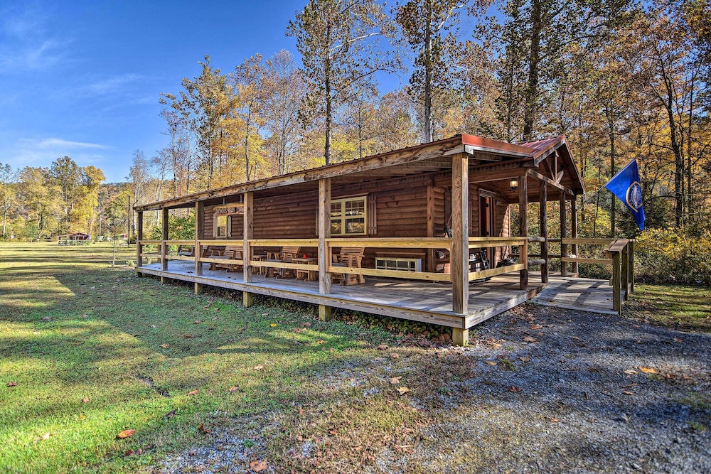 Cozy Anchors Away Cabin Hideaway With Fire Pit 17921264 — Parsons