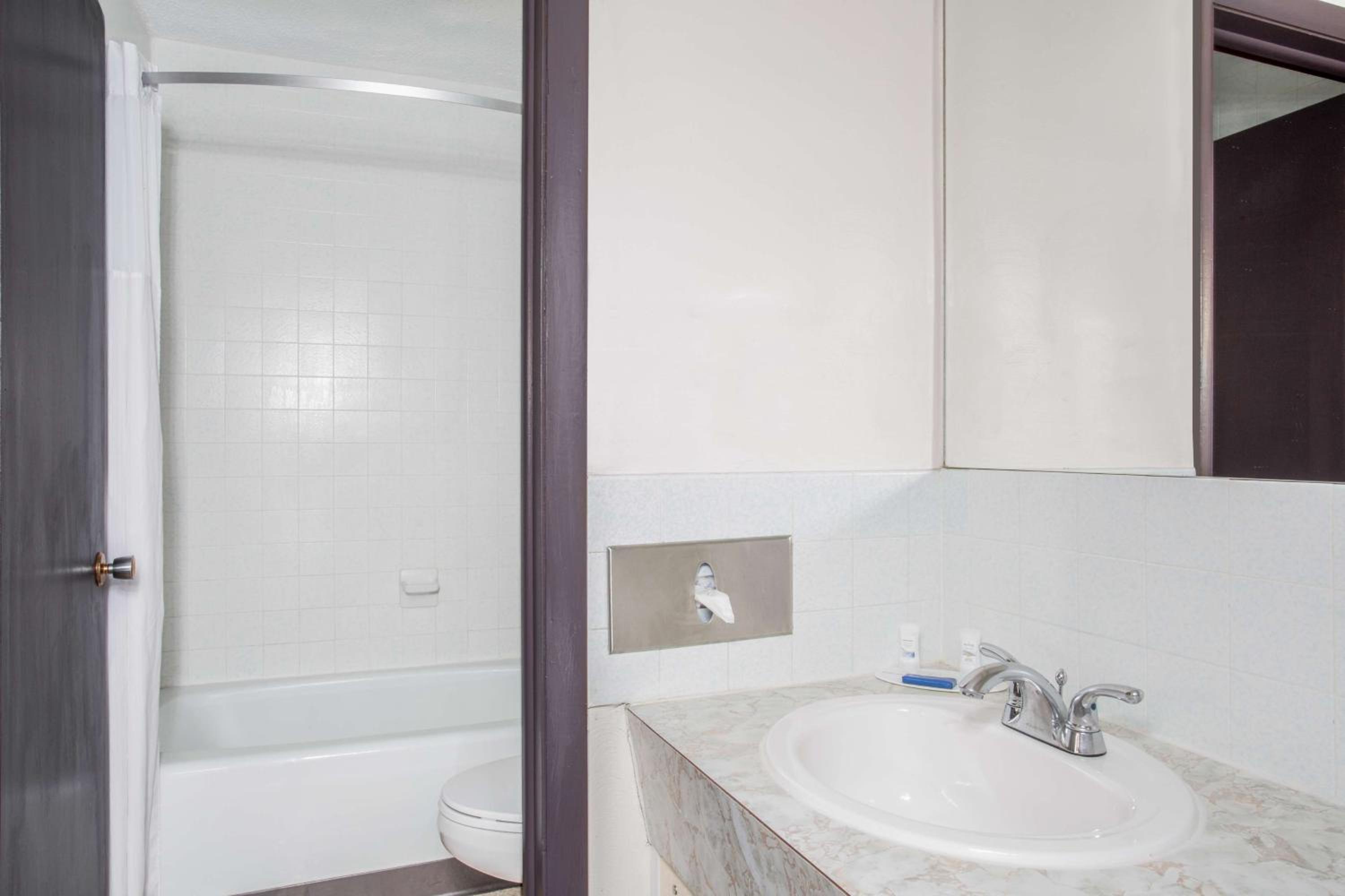 Baymont by Wyndham Rock Springs - photo 19