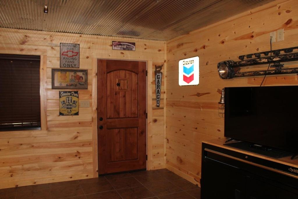 Samantha’s Timber Inn in Murfreesboro, United States