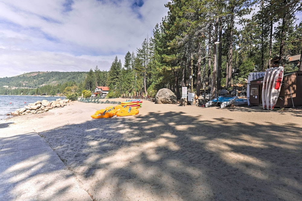 Cabin Less Than 2 Mi to Tahoe Donner Downhill Ski Resort - photo 16