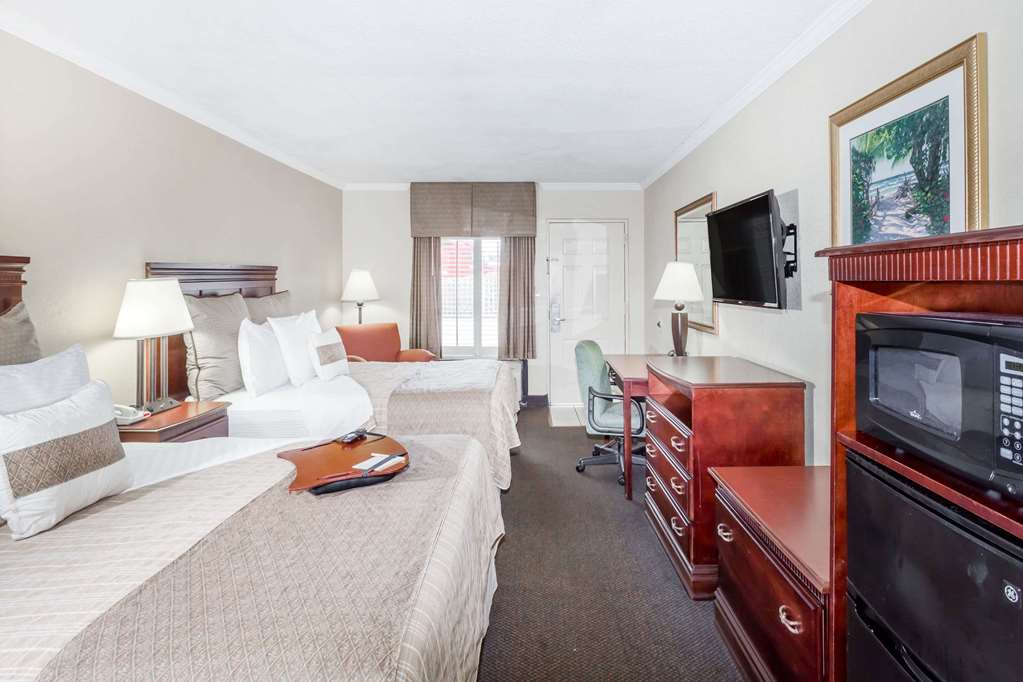 Days Inn by Wyndham Destin - photo 11