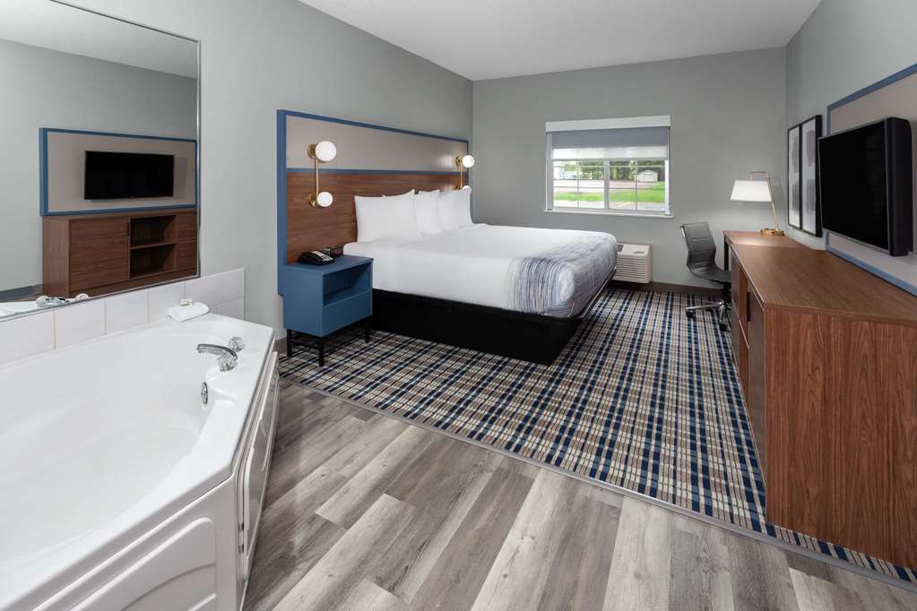 Super 8 by Wyndham Eagle River - photo 28