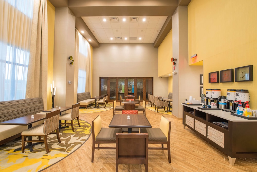Hampton Inn Waynesboro - photo 6