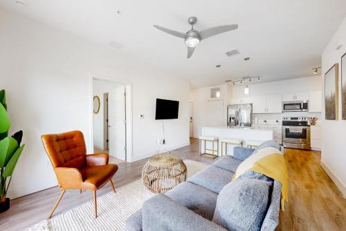 2 Mi to UF Campus Dog Friendly Condo with Pool — 4-Star Luxury Hotel in West Hills, United States
