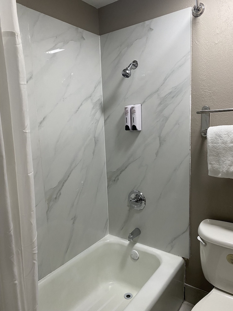 Red Roof Inn Jacksonville AL - photo 15