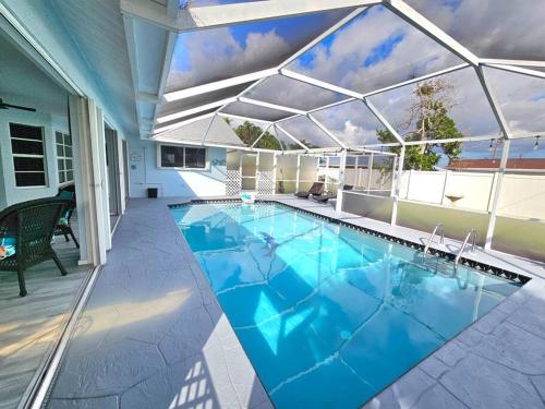 Paradise Retreat and POOL home — 4-Star Luxury Hotel in Cape Coral, United States