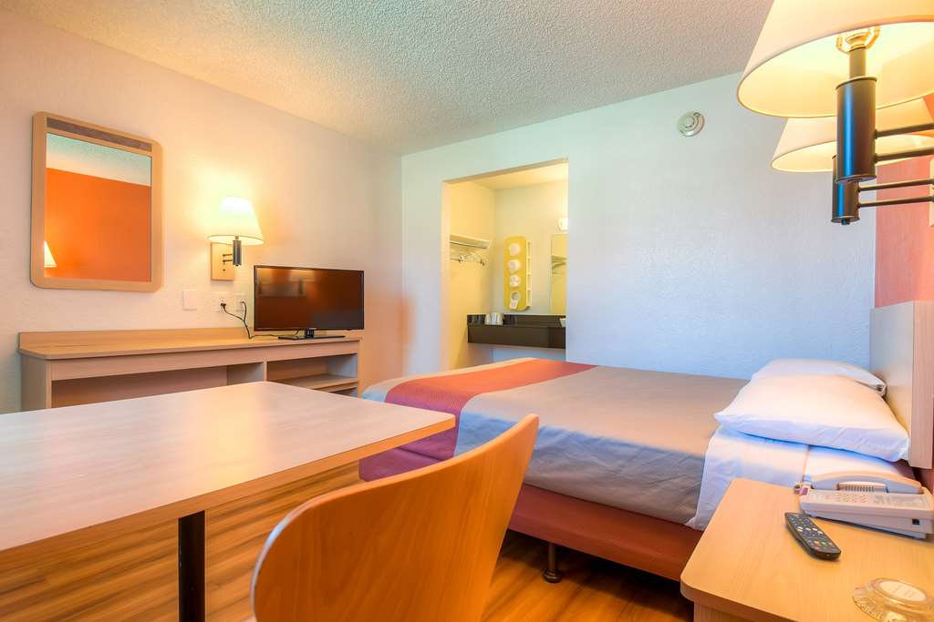 Motel 6 Rancho Mirage CA Palm Springs - photo 11