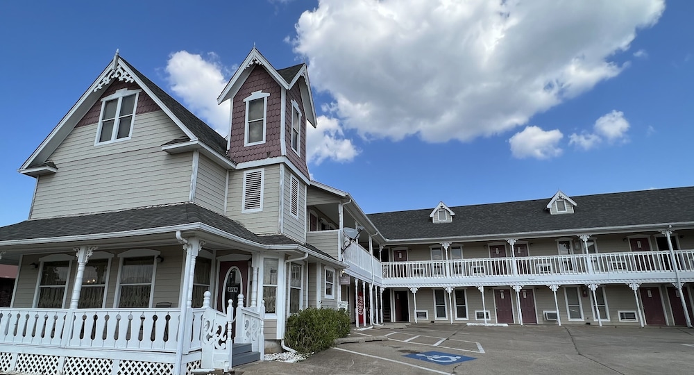 Victorian Inn - photo 14