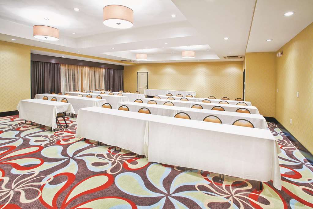 La Quinta Inn & Suites by Wyndham Hinesville Fort Stewart - photo 29