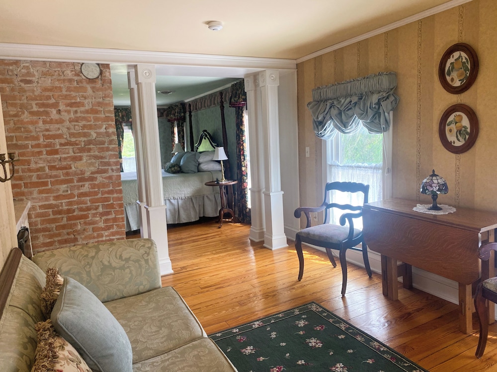Springside Inn - photo 14