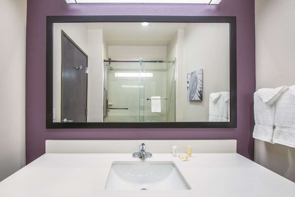 La Quinta Inn & Suites by Wyndham Enid - photo 12