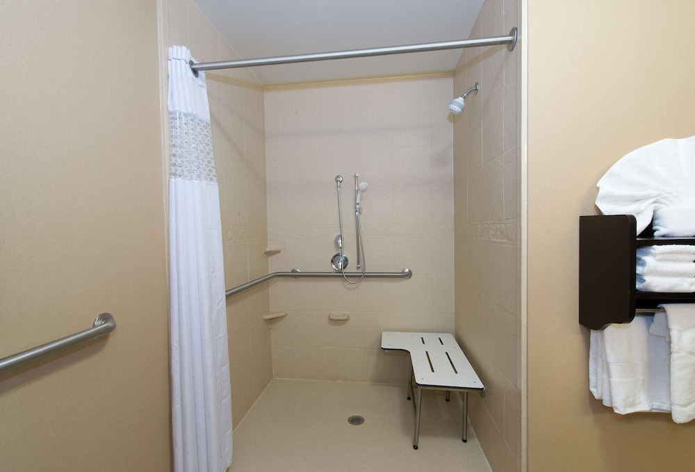 Hampton Inn Suites Scottsboro - photo 37
