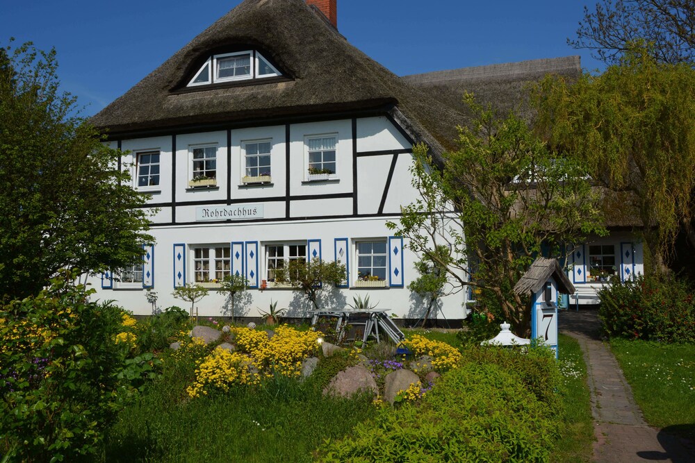 Reethäuser auf Rügen - carbon neutral hotel in Ostseebad Goehren