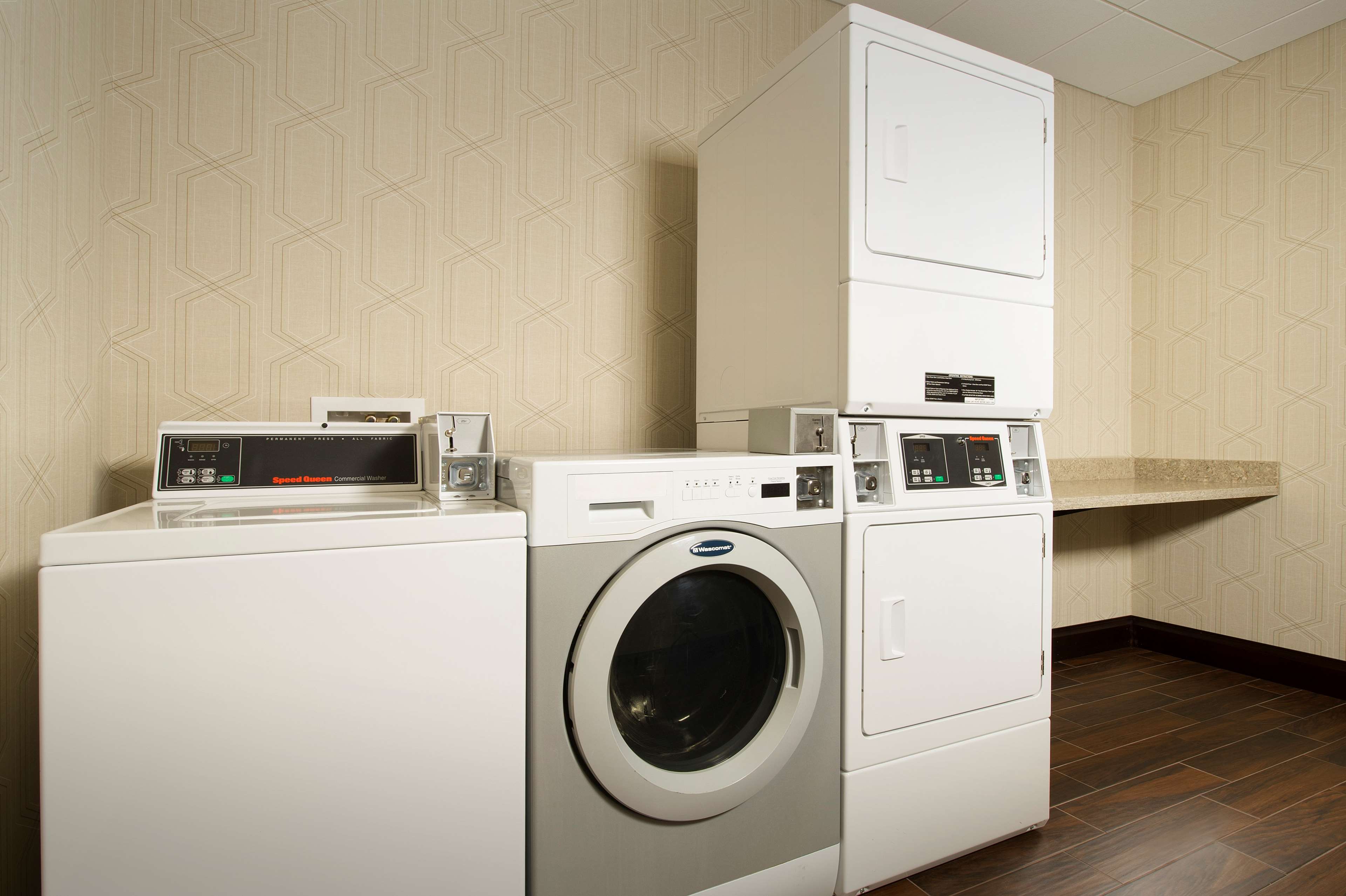 Hampton Inn & Suites Syracuse Carrier Circle - photo 14