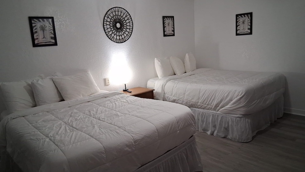 Daytona Shores Inn & Suites - photo 18
