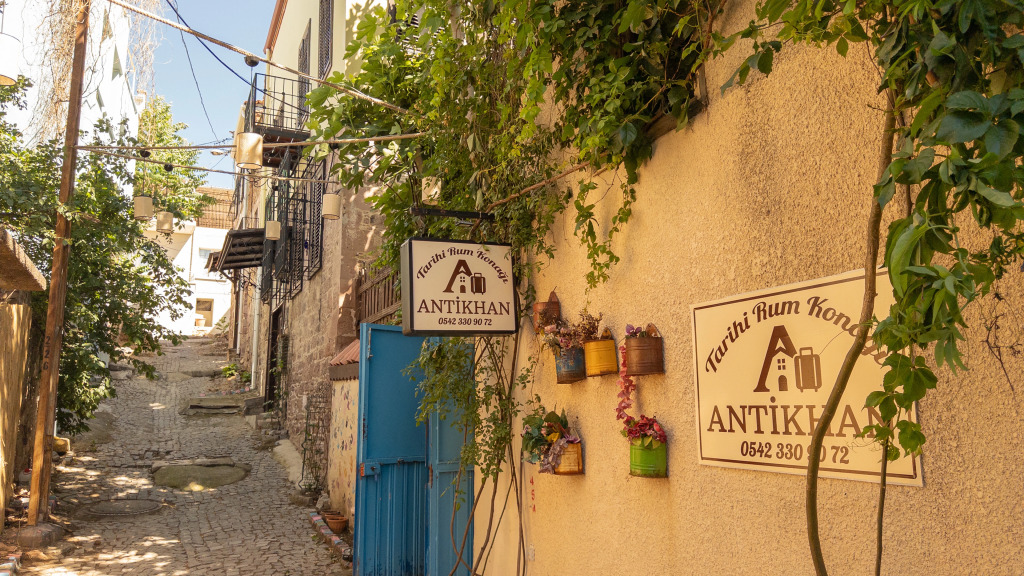 Tarihi Rum Konağı Antikhan — Ayvalik — photo 2
