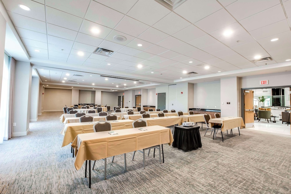 Embassy Suites Louisville East - photo 117